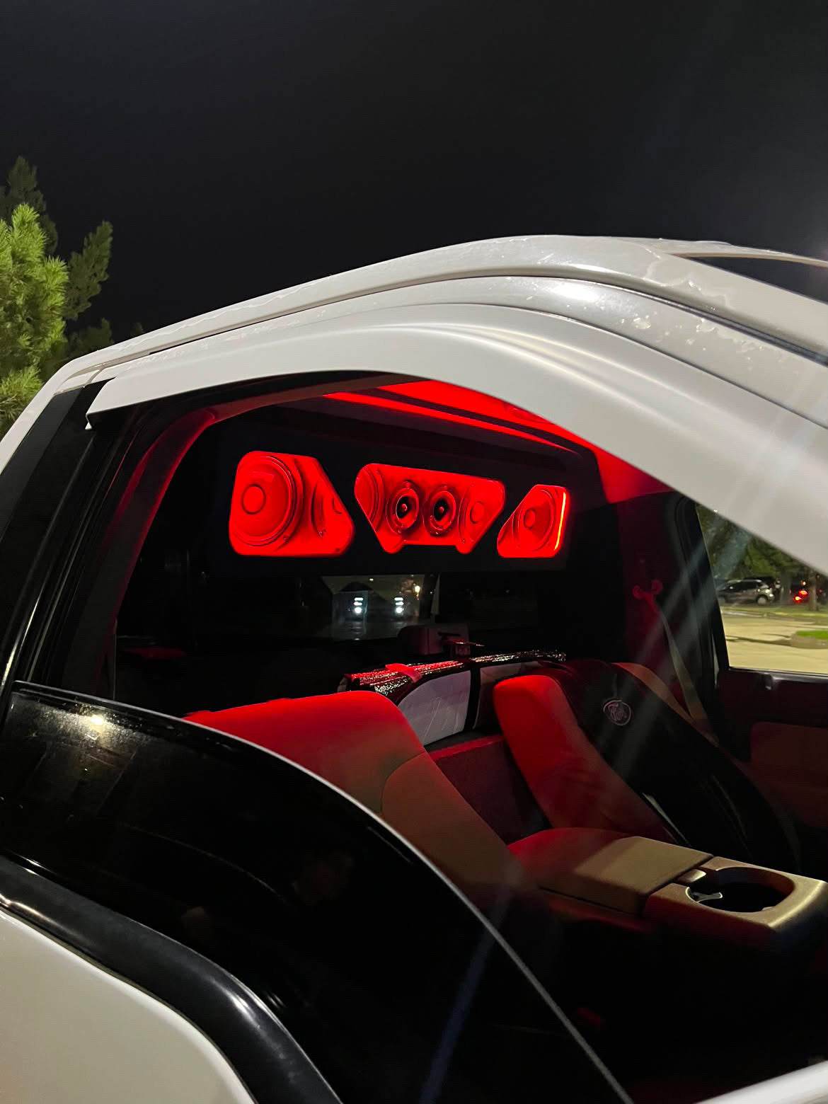 BOLT-ON SPEAKER RACK WITH LED BEAUTY PANEL