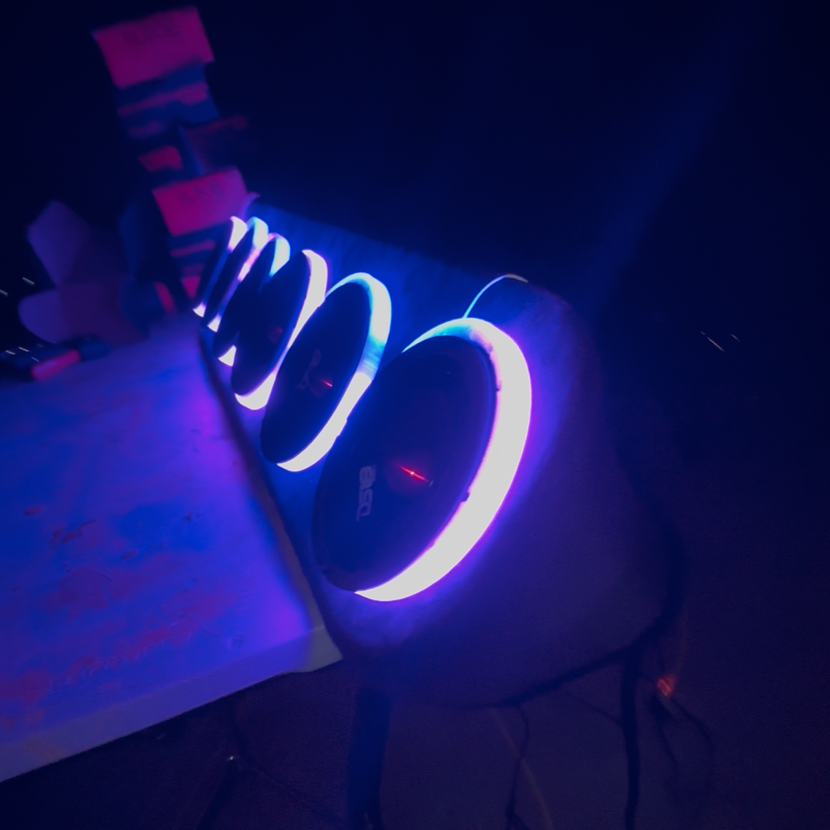 BOLT-ON SPEAKER RACK WITH LED BEAUTY PANEL